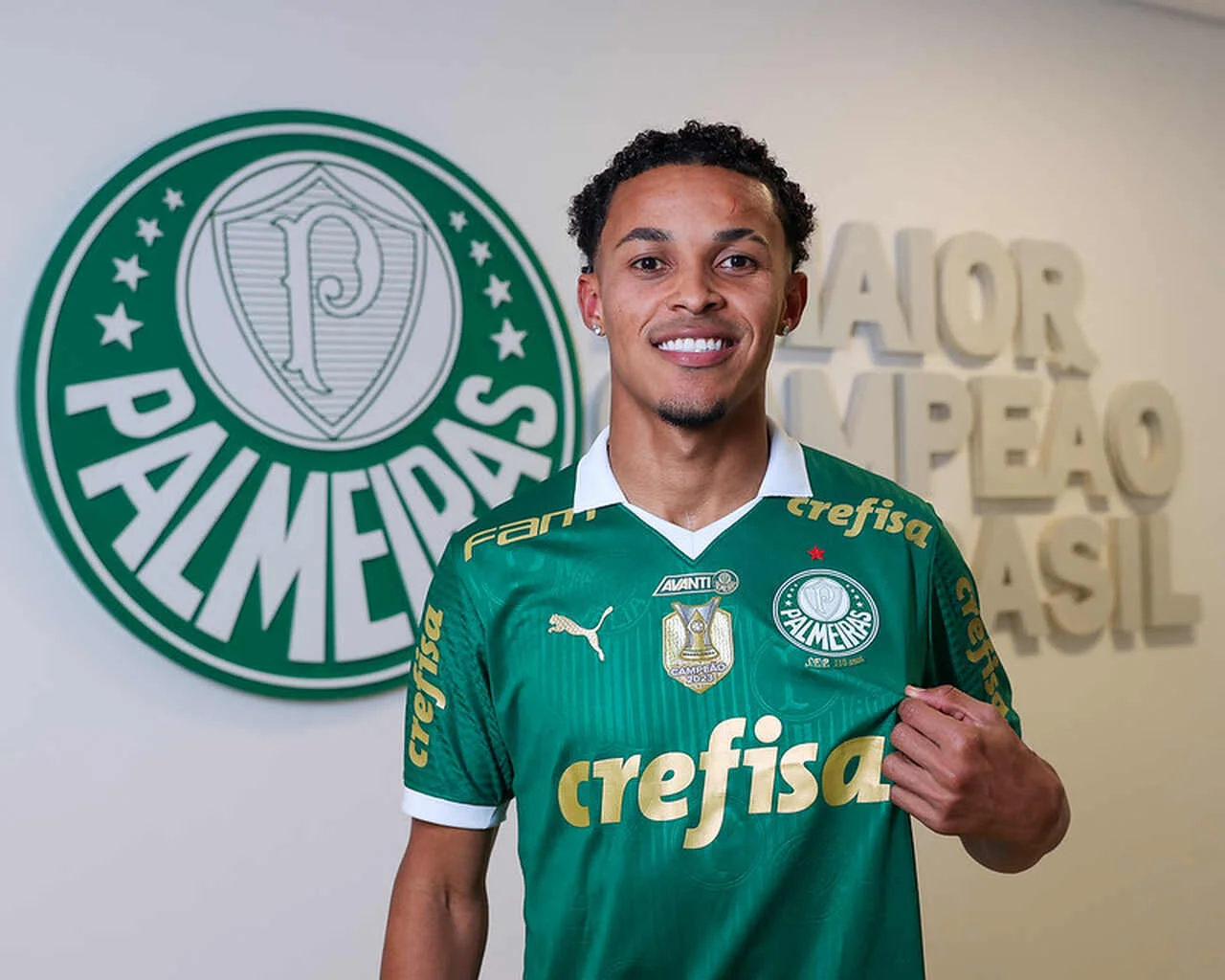 Lázaro é apresentado no Palmeiras e fala da oferta: &#8216;Não tinha como recusar&#8217;