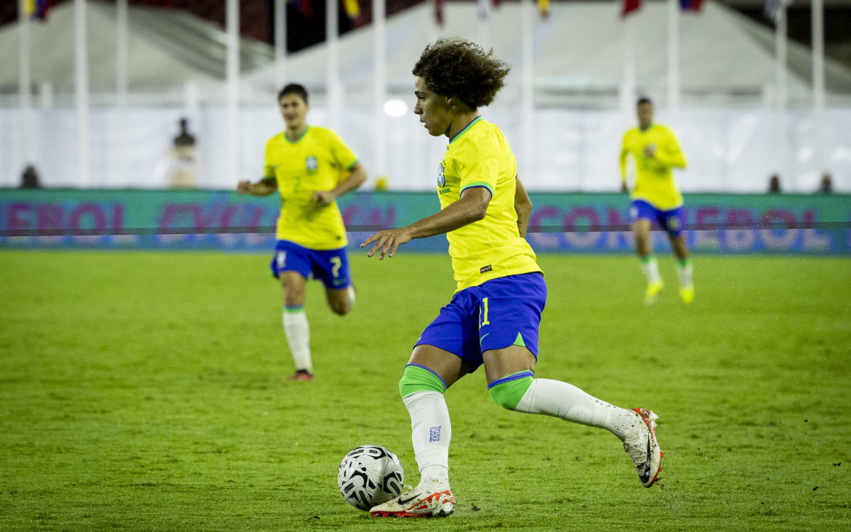 Guilherme Biro em ação durante jogo do Brasil no Pré-Olímpico - Joilson Marconne / CBF