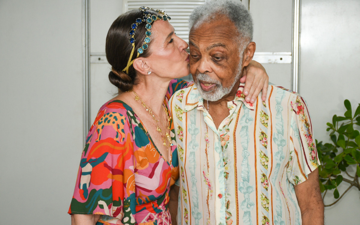 Flora Gil e Gilberto Gil nos bastidores do Carnaval de Recife