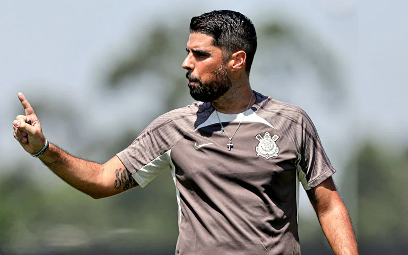 Corinthians anuncia oficialmente o técnico António Oliveira