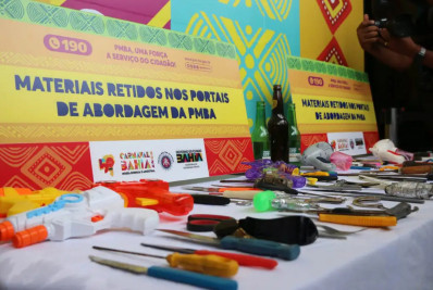 Polícia Militar recolhe pistolas de água no carnaval em Salvador