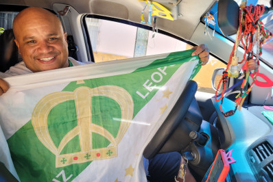Motorista de aplicativo homenageia Imperatriz no carro e vai estender bandeira na Igreja da Penha