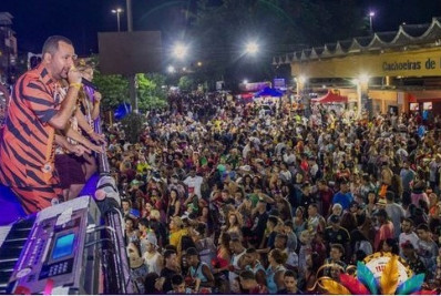 Prefeitura de Cachoeiras de Macacu gasta mais de R$ 320 mil com iluminação do Carnaval