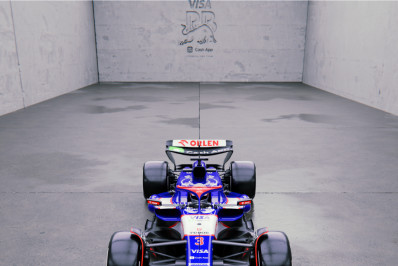 Com novo nome e visual, Visa Cash RB revela carro para temporada