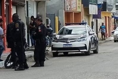Operação conjunta prende dois indivíduos conduzindo motocicleta sem placa em São Pedro da Aldeia