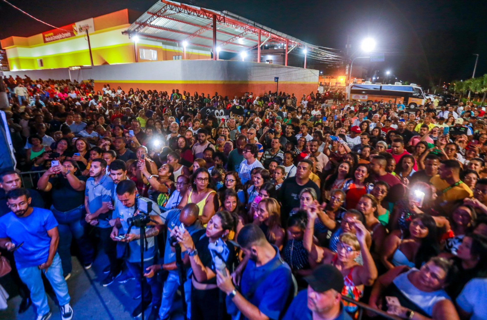 O p&uacute;blico compareceu para prestigiar a inaugura&ccedil;&atilde;o da escola municipal Maria da Concei&ccedil;&atilde;o Carneiro - Rafael Barreto / PMBR