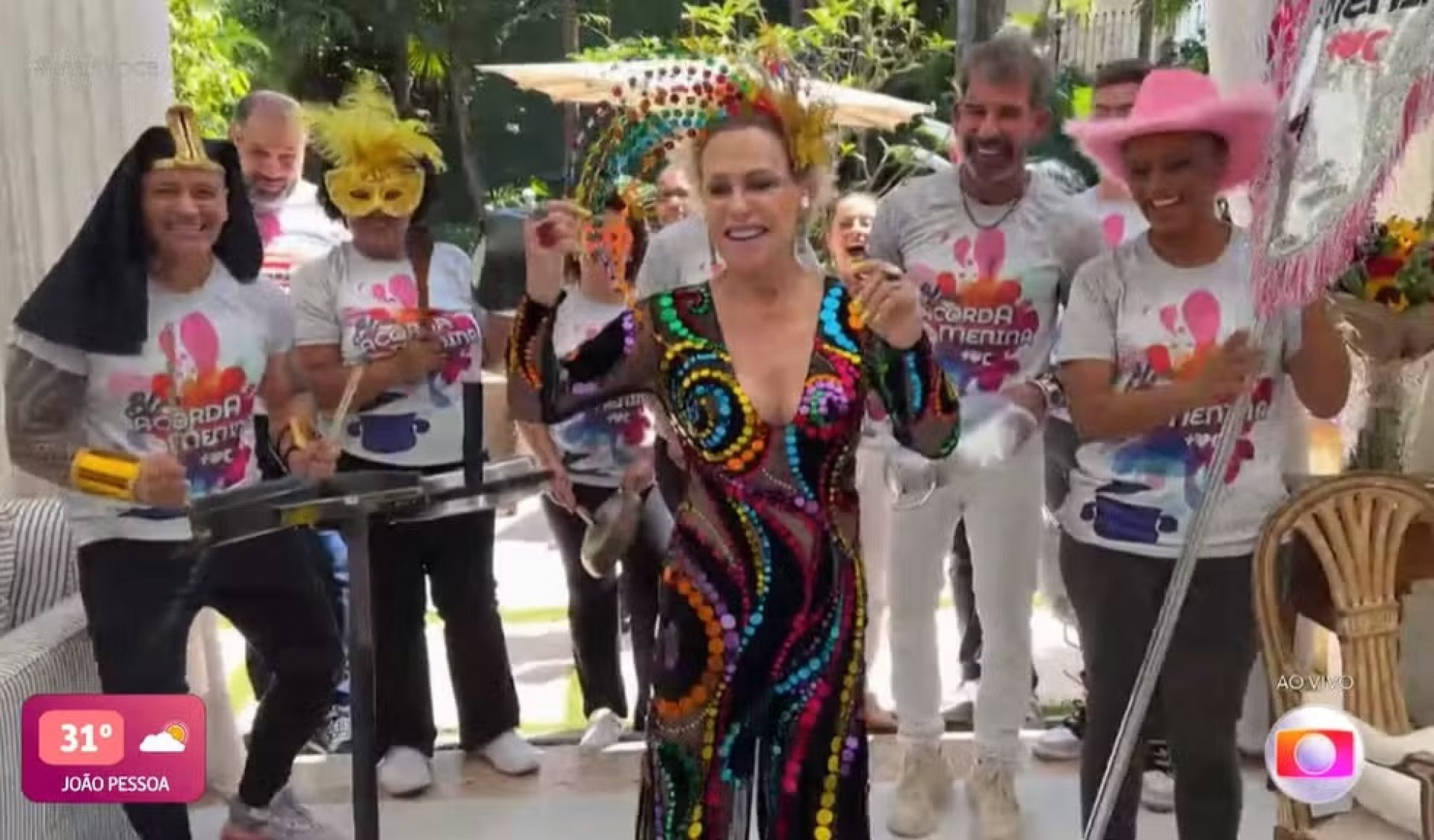 Ana Maria Braga aparece de 'Globeleza' no 'Mais Você' - Reprodução / TV Globo