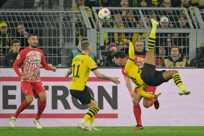 Dortmund vence Freiburg e mantém boa fase na Bundesliga