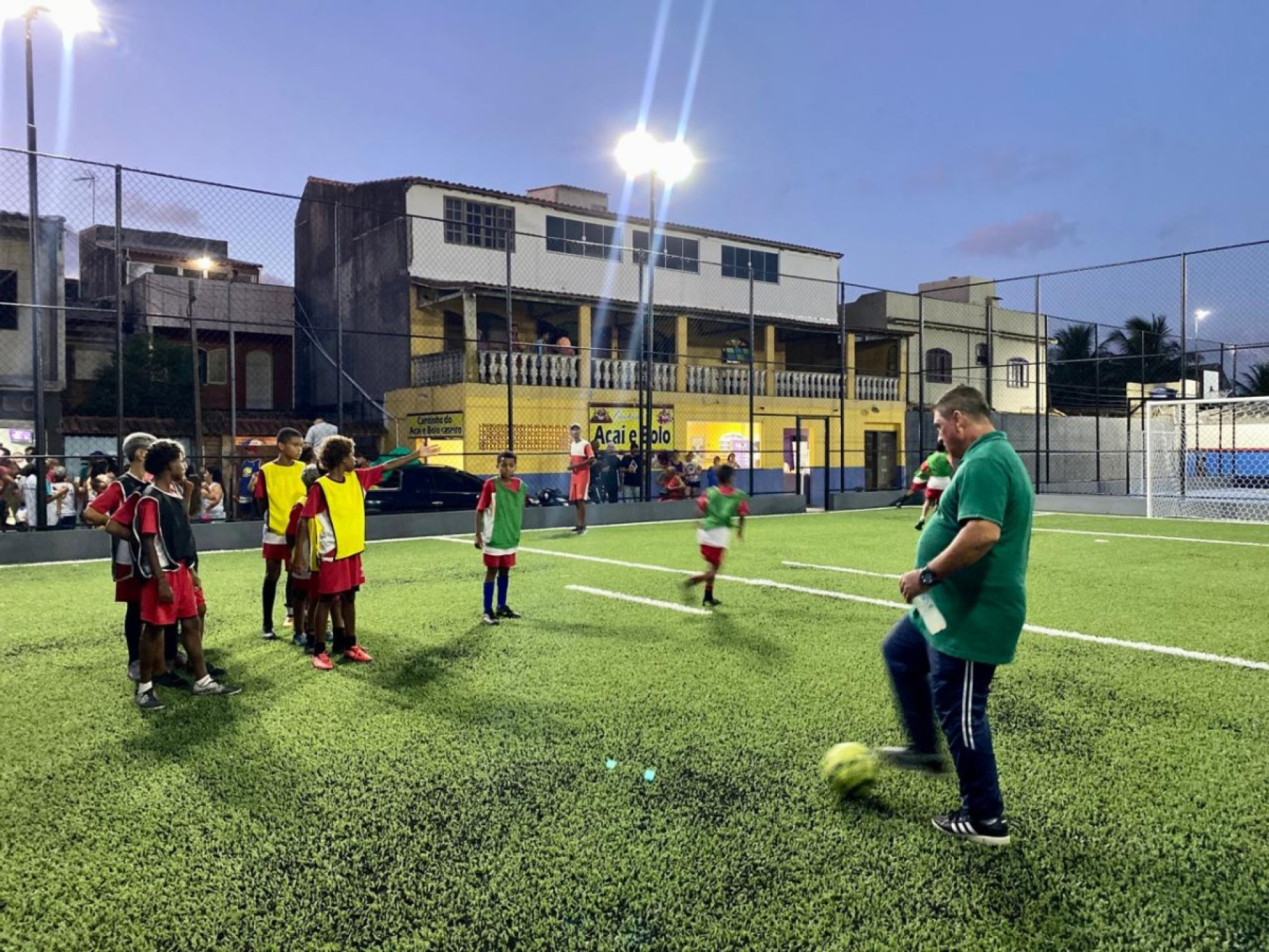 Bate-bola na Praça Maria Peres, em Monte Alto - Ascom