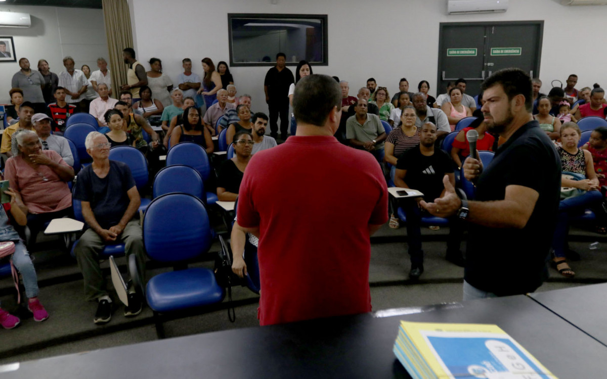 A licença representa o direito e o compromisso dos nossos ambulantes em atender a população, disse o prefeito