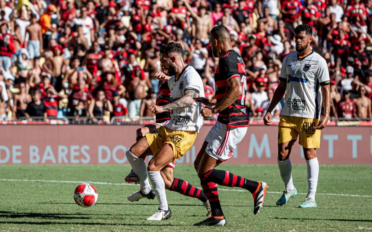 Lance do jogo entre Flamengo e Volta Redonda