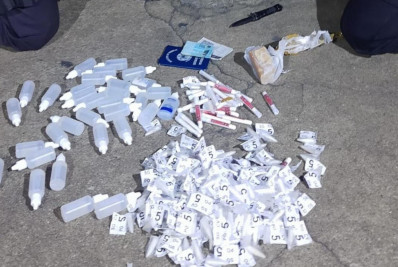 Polícia apreende drogas e simulacro de arma em Três Rios