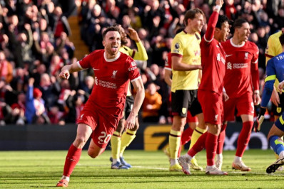 Liverpool vence e segue na liderança do Campeonato Inglês