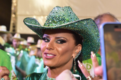 Viviane Araújo ressalta o trabalho do campo em desfile da Mancha Verde