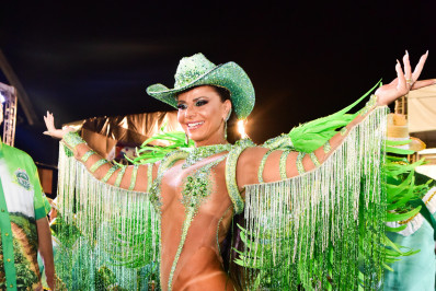 Confira as beldades que desfilaram no Rio e em SP neste sábado