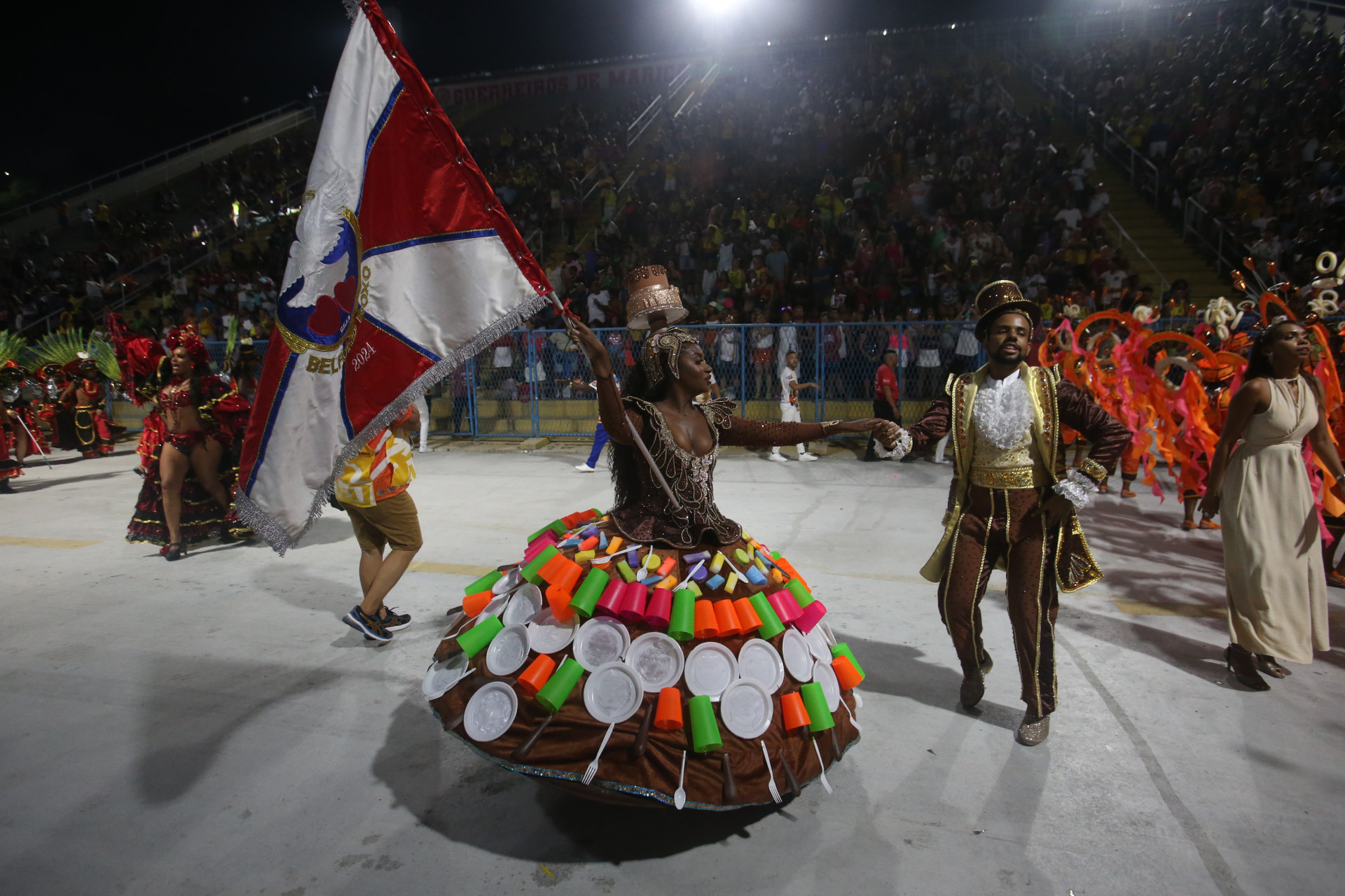 Desfile da Série Ouro Carnaval 2024 - Desfile da G.R.E.S Inocentes de Belford Roxo, na Avenida Marquês de Sapucaí, no Centro do Rio de Janeiro, nesta sexta-feira (09). Foto: Cleber Mendes/Agencia O Dia - Cleber Mendes