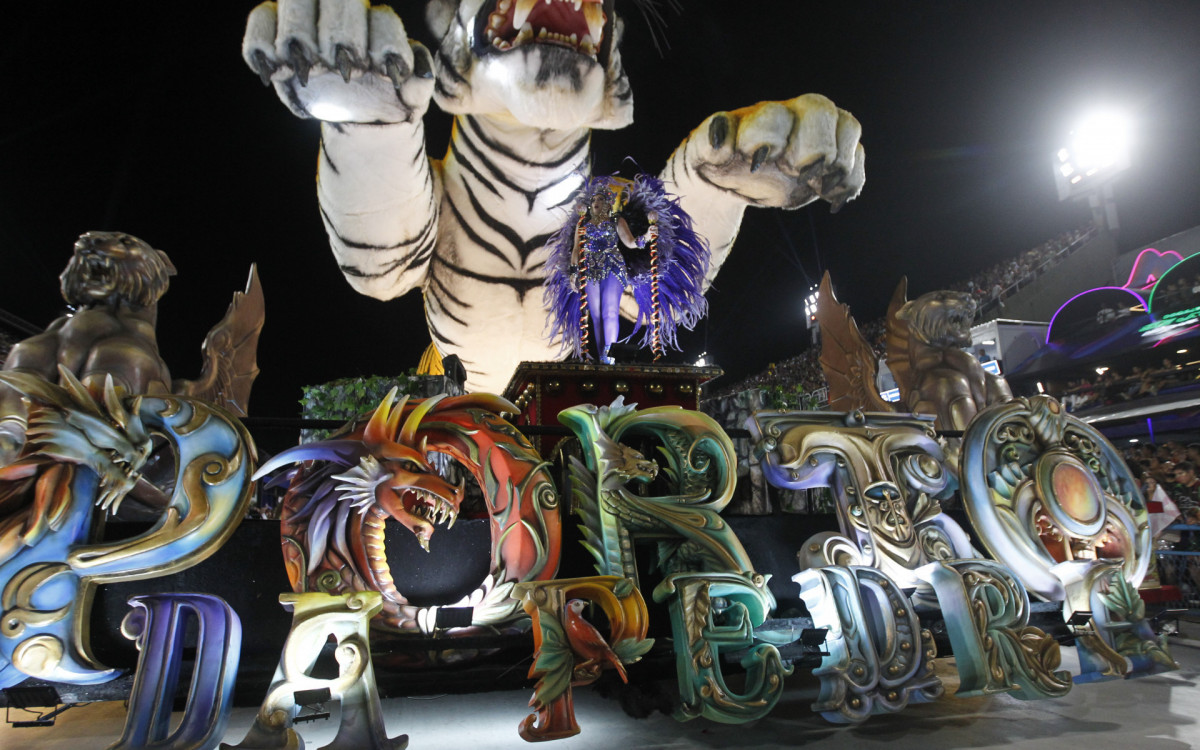 Desfile do Grupo Especial Carnaval 2024 - Desfile da G.R.E.S Unidos do Porto da Pedra, na Avenida Marquês de Sapucaí, no Centro do Rio de Janeiro, neste domingo (11). Foto: Reginaldo Pimenta/Agência O Dia