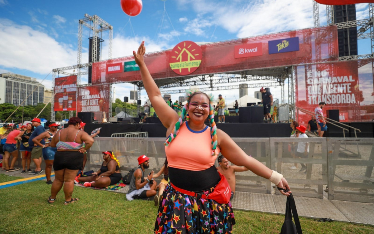 Manoela Gomes diz que a ama o bloco