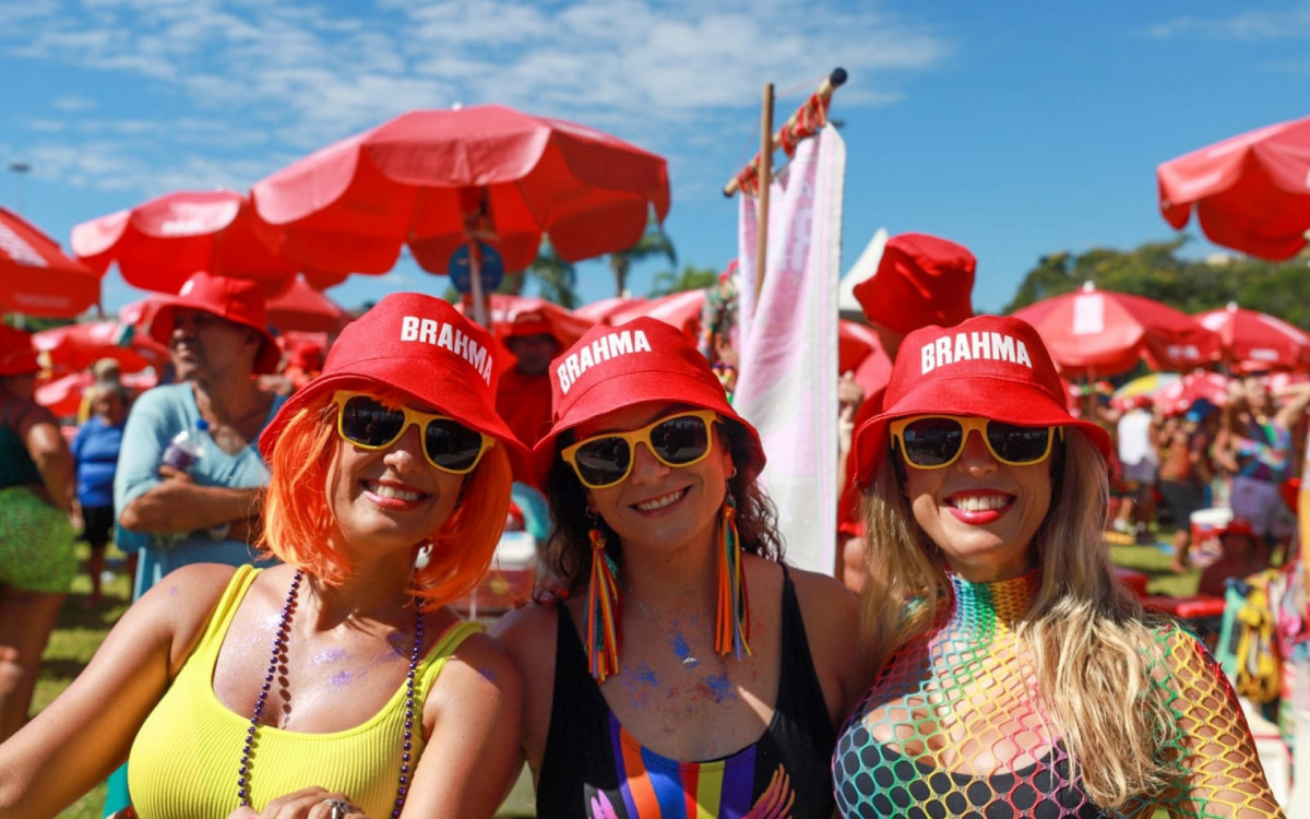 Natália Pulze , Andressa borzilo, Bárbara Costa vieram do interior de São Paulo para conhecer o bloco