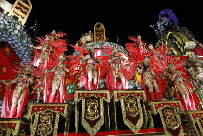 Porto da Pedra abre primeiro dia de desfiles do Grupo Especial