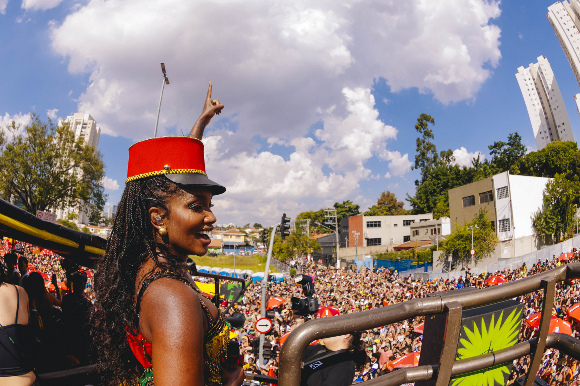 IZA recebe quase 300 mil pessoas com o bloco Bonde Pesadão
- Lana Pinho