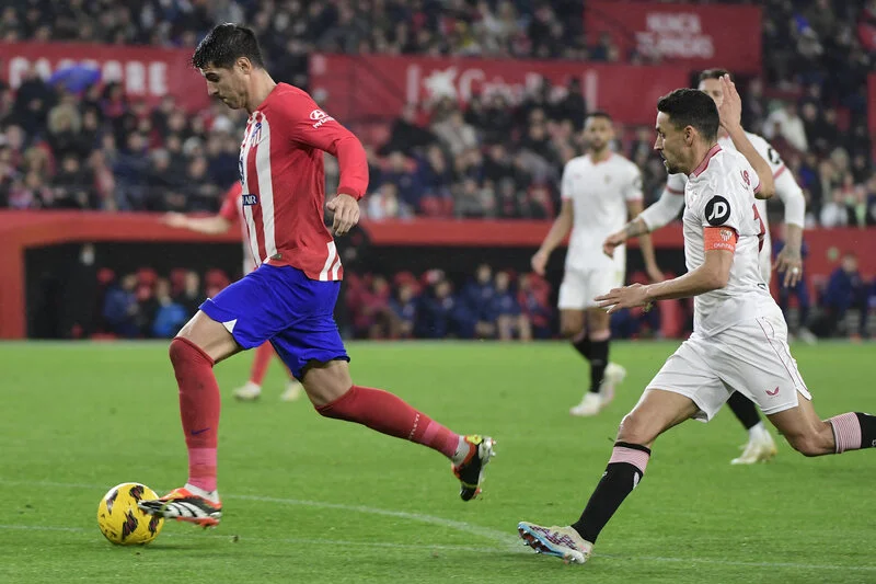 Sevilla vence Atlético de Madrid e se afasta da zona de rebaixamento