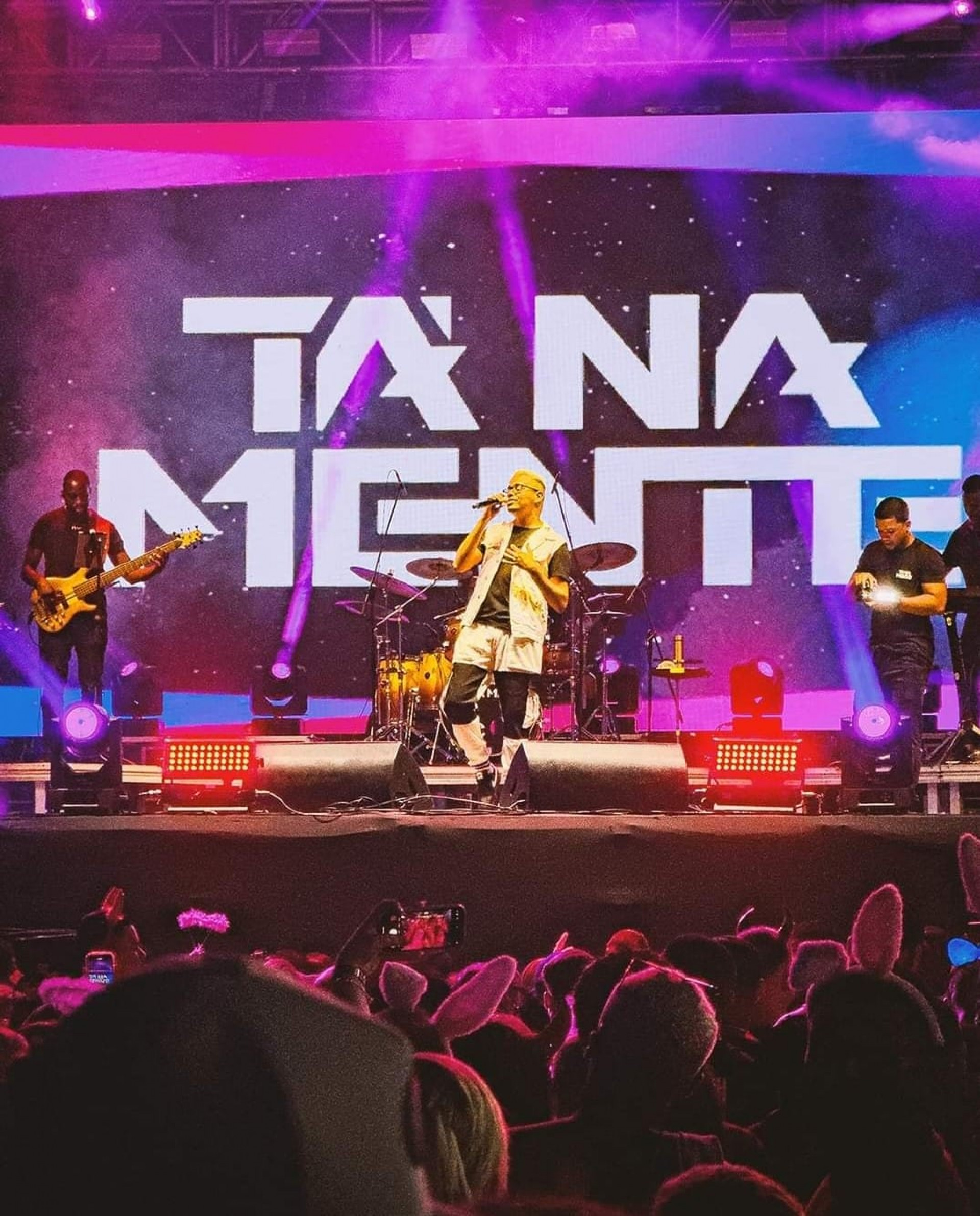 No palco da Praia do Anil - Divulgação/PMAR