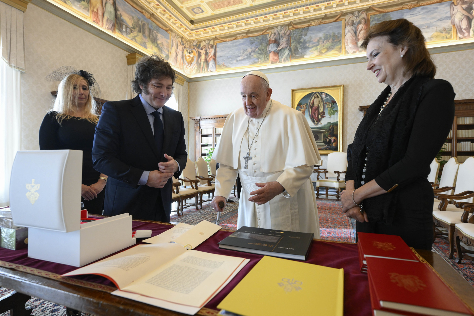 Encontro entre Javier Milei e Papa Francisco nesta segunda-feira (12), no Vaticano - Vatican Media / AFP