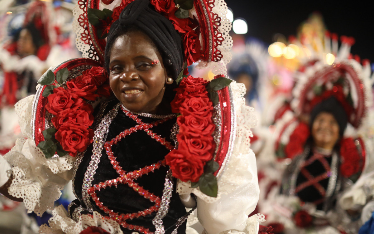 Desfile do Grupo Especial Carnaval 2024 - Desfile da G.R.E.S Beija Flor de Nilópolis, na Avenida Marquês de Sapucaí, no Centro do Rio de Janeiro, neste domingo (11). Foto: Pedro Ivo / Agencia O Dia