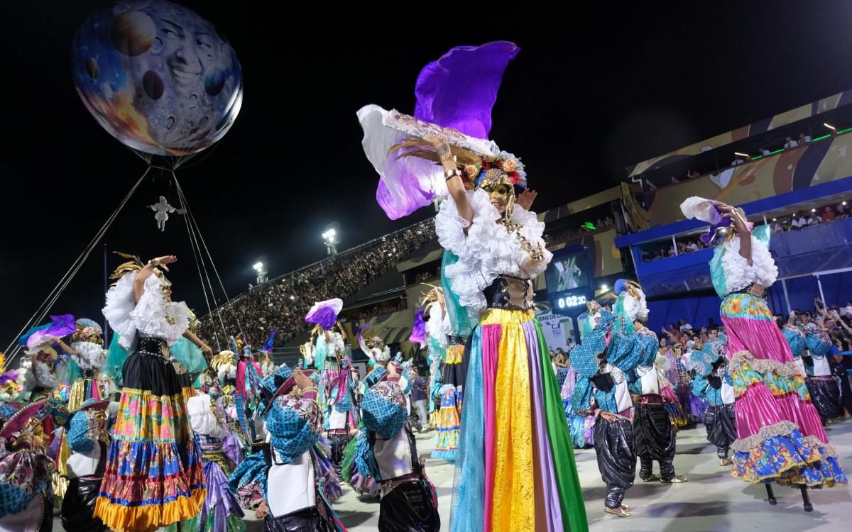 Desfile do Grupo Especial Carnaval 2024 - Desfile da G.R.E.S Imperatriz Leopoldinense, na Avenida Marquês de Sapucaí, no Centro do Rio de Janeiro, neste domingo (11). Pedro Ivo/Agência O Dia