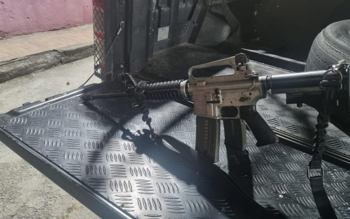 Armamento apreendido com milicianos na Gardênia Azul pertenceria à quadrilha de Rio das Pedras