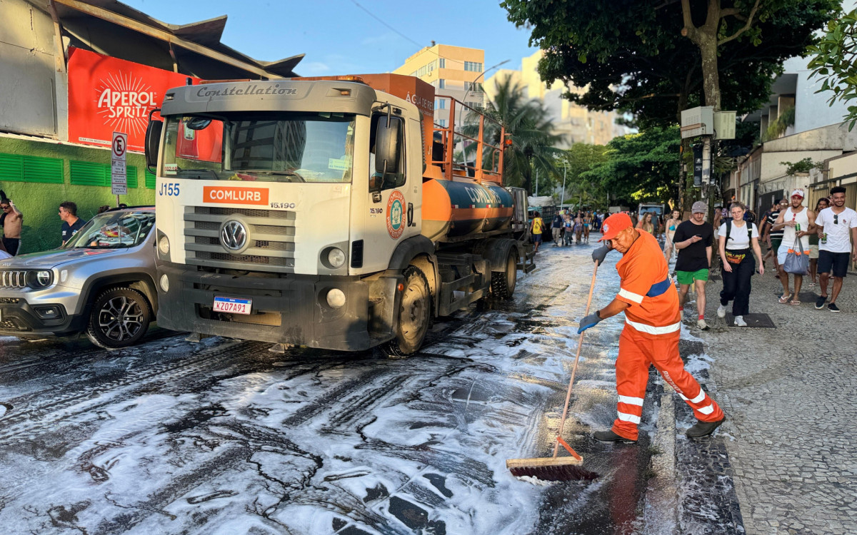 A limpeza conta com 2 mil litros de essência de eucalipto para remoção de odor 