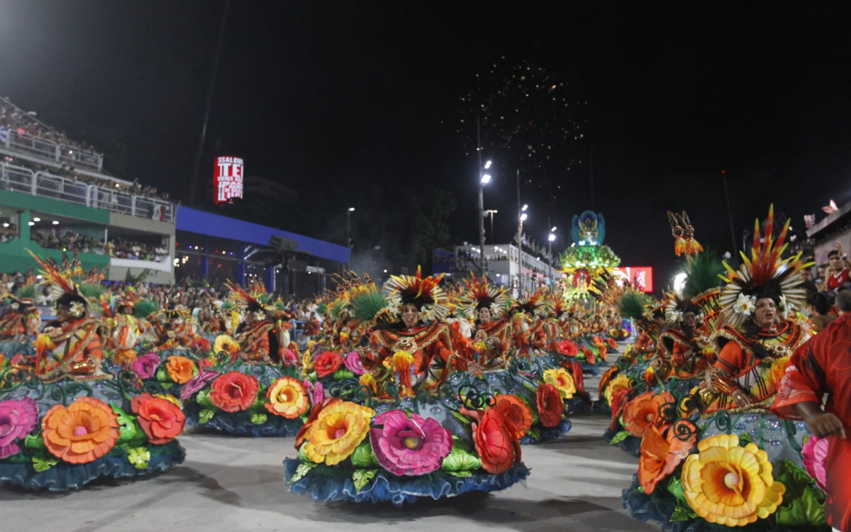Salgueiro foi a terceira escola a desfilar neste primeiro dia do Grupo Especial