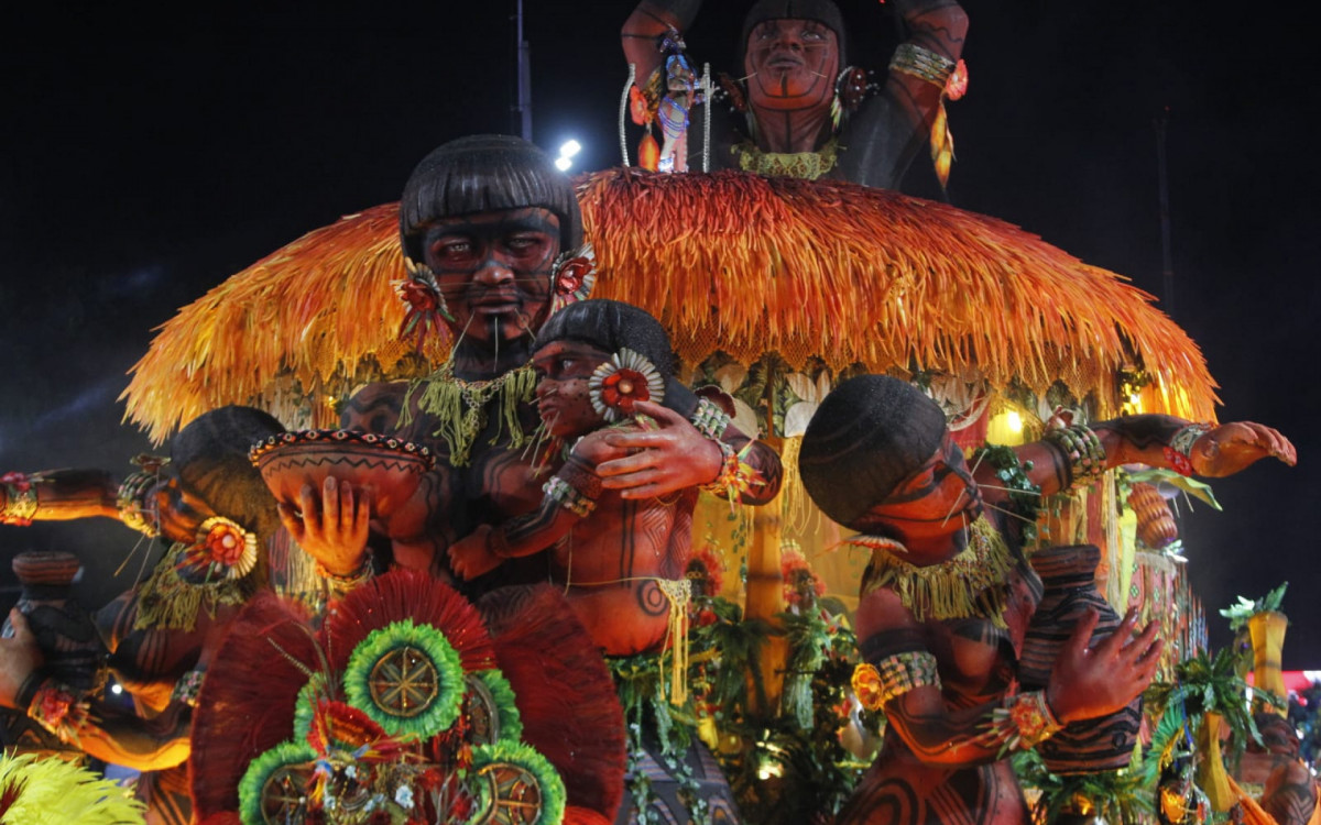 Salgueiro foi a terceira escola a desfilar neste primeiro dia do Grupo Especial