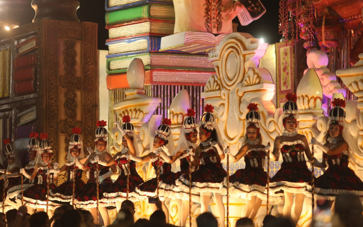 Unidos da Tijuca foi a penúltima escola a desfilar nesse primeiro dia de desfiles do Grupo Especial