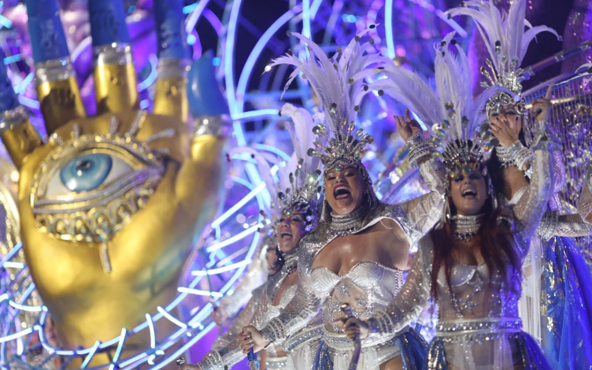 Imperatriz encerrou o primeiro dia de desfiles no Grupo Especial