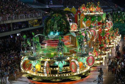 Abre-alas da Mocidade apresenta problema durante desfile