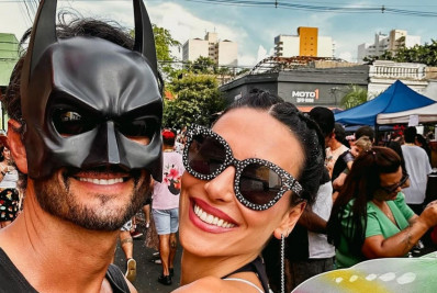 De Batman, Rodrigo Santoro curte Carnaval com Mel Fronckowiak e filha