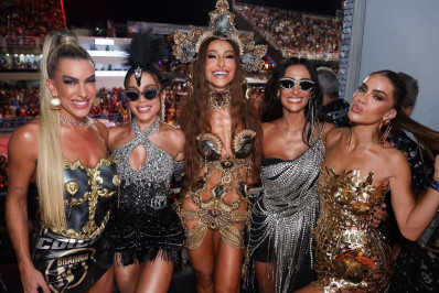 Famosos caem na folia na Sapucaí