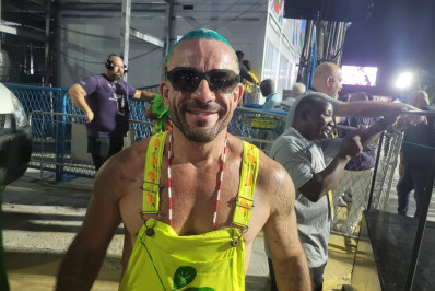 Zé Paulo Sierra estiliza cabelo com Caju e Laroyê para desfile da Mocidade