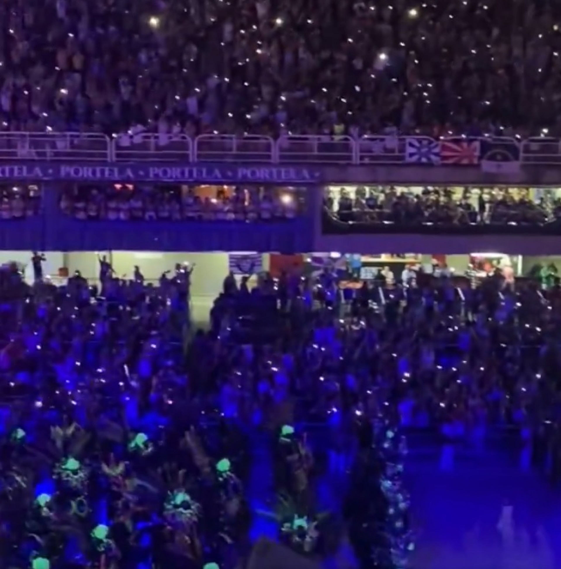 Show de luzes em desfile da Grande Rio encanta internautas - Reprodução de vídeo