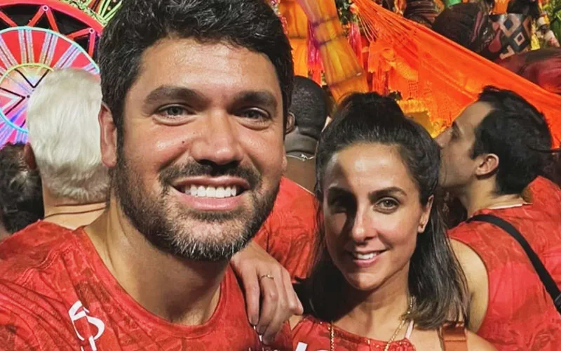 Marcelo Courrege e Carol Barcellos assumem namoro