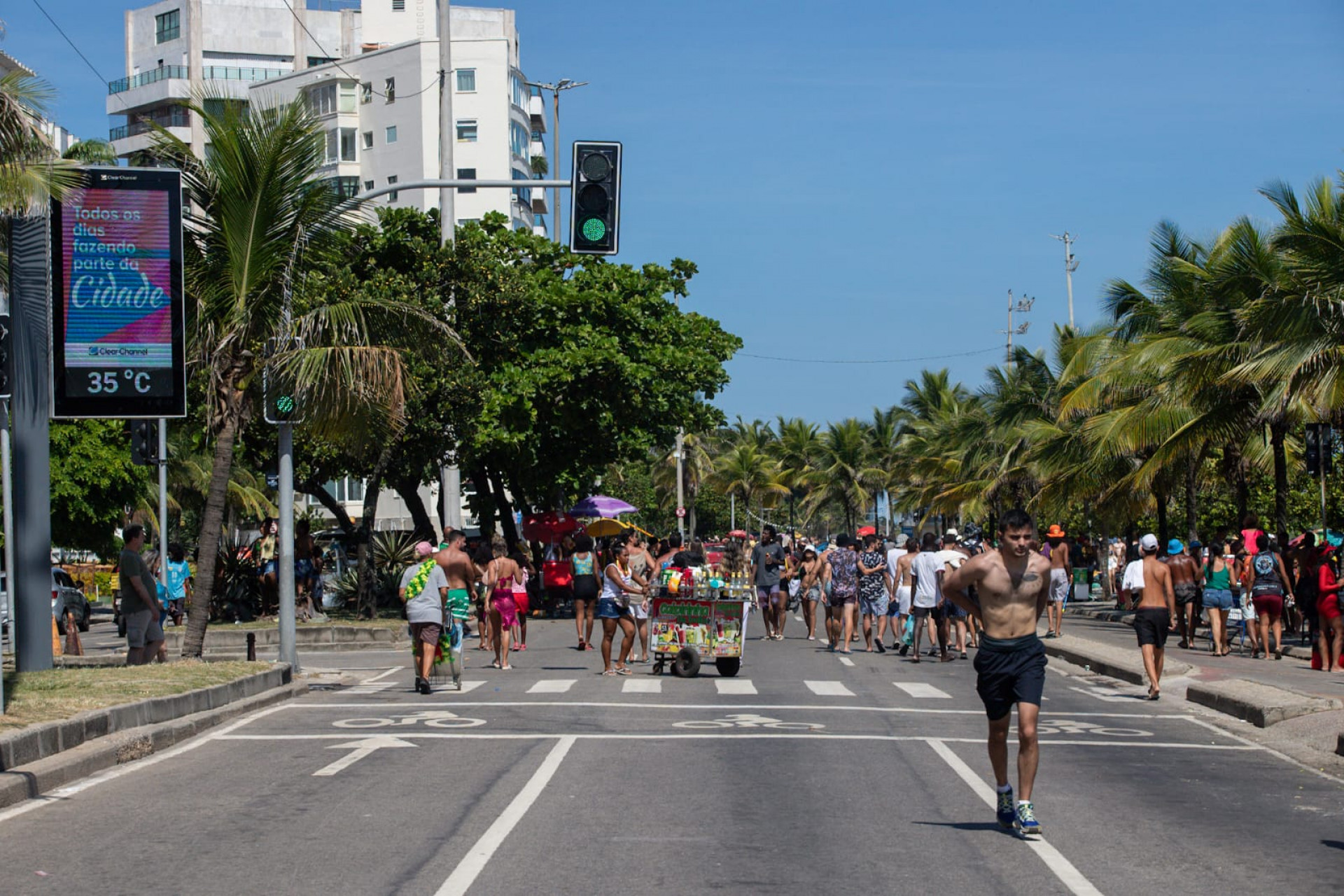 Tempo com céu claro e sol na cidade do Rio - Renan Areias/Agência O Dia