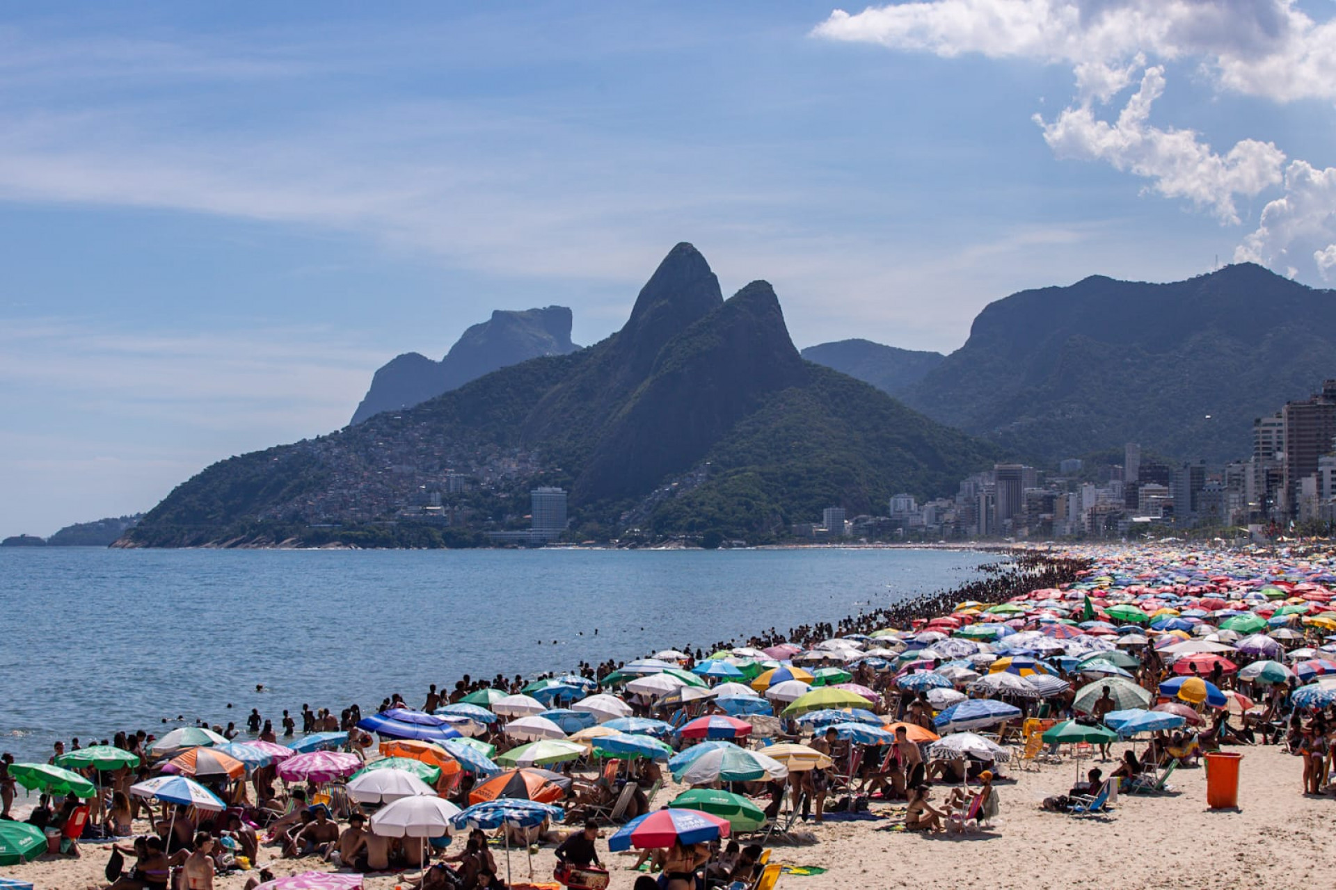 Praia de Ipanema, na Zona Sul, na tarde desta segunda-feira (12) - Renan Areias/Agência O Dia