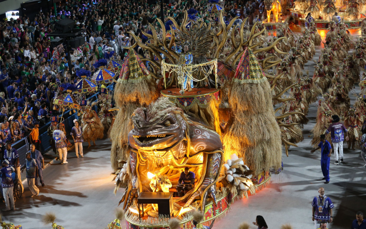 Desfile do Grupo Especial Carnaval 2024 - Desfile da G.R.E.S Portela, na Avenida Marquês de Sapucaí, no Centro do Rio de Janeiro, nesta segunda-feira (12).