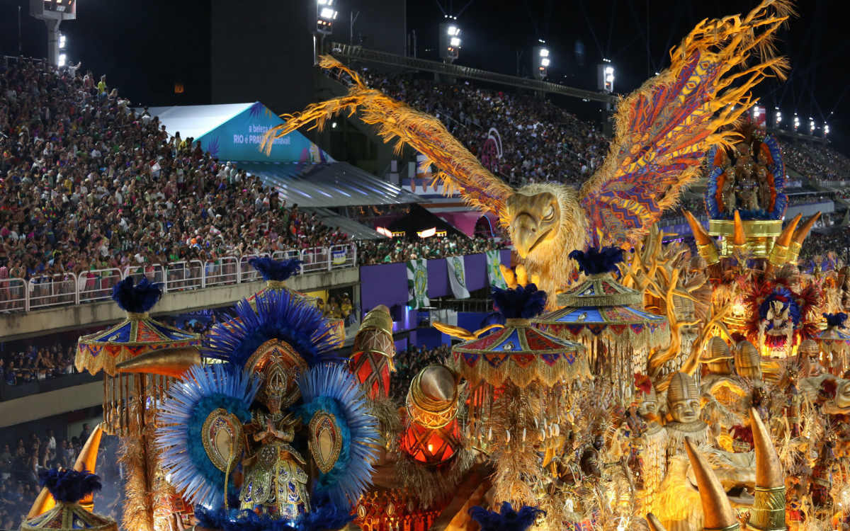 Desfile do Grupo Especial Carnaval 2024 - Desfile da G.R.E.S Portela, na Avenida Marquês de Sapucaí, no Centro do Rio de Janeiro, nesta segunda-feira (12).
