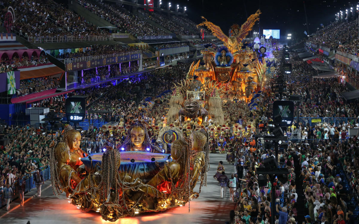 Desfile do Grupo Especial Carnaval 2024 - Desfile da G.R.E.S Portela, na Avenida Marquês de Sapucaí, no Centro do Rio de Janeiro, nesta segunda-feira (12).