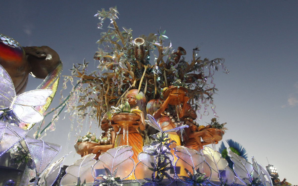 Desfile do Grupo Especial Carnaval 2024 - Desfile da G.R.E.S Unidos do Viradouro, na Avenida Marquês de Sapucaí, no Centro do Rio de Janeiro, nesta segunda-feira (12). . Foto: Reginaldo Pimenta/Agência O Dia