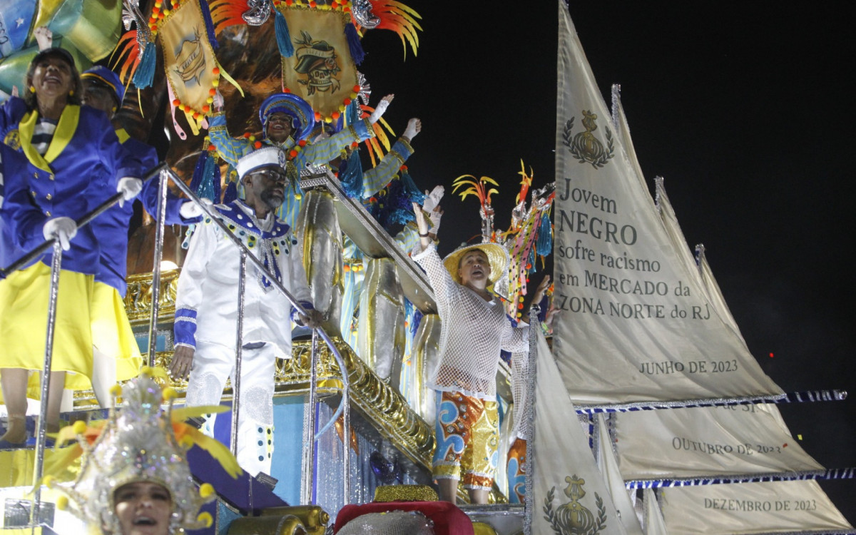 Paraíso do Tuiuti foi a penúltima escola a desfilar no Grupo Especial