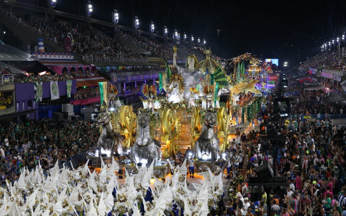 Paraíso do Tuiuti foi a penúltima escola a desfilar no Grupo Especial